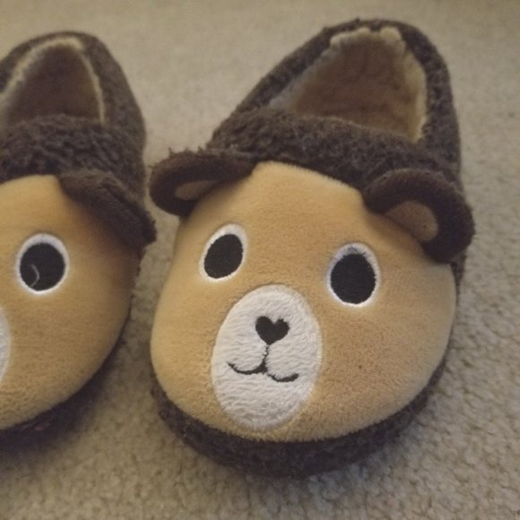 48BEARW19 Child's padded bear slippers Size 11-12 - Picture 2 of 4